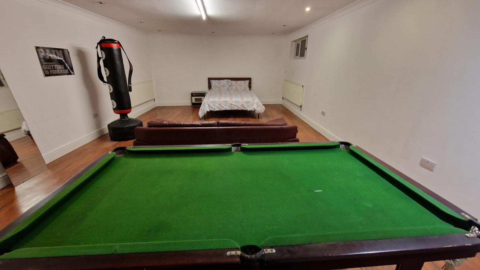 Large Annexe With Games Room Pool Table Ping Pong Air Hockey Movie Projector Windsor Kültér fotó
